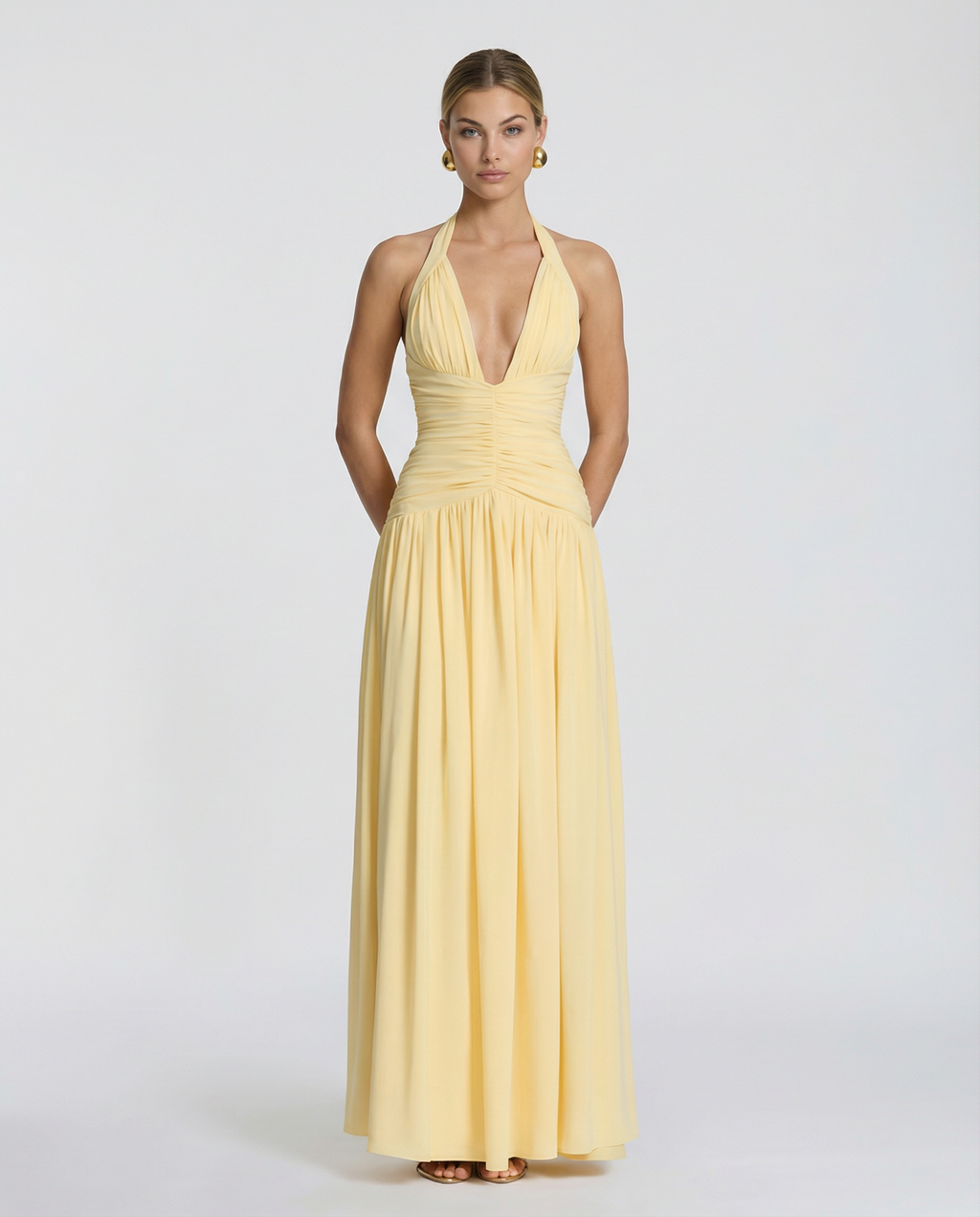 Women's maxi dress with halter neck and ruched corset
