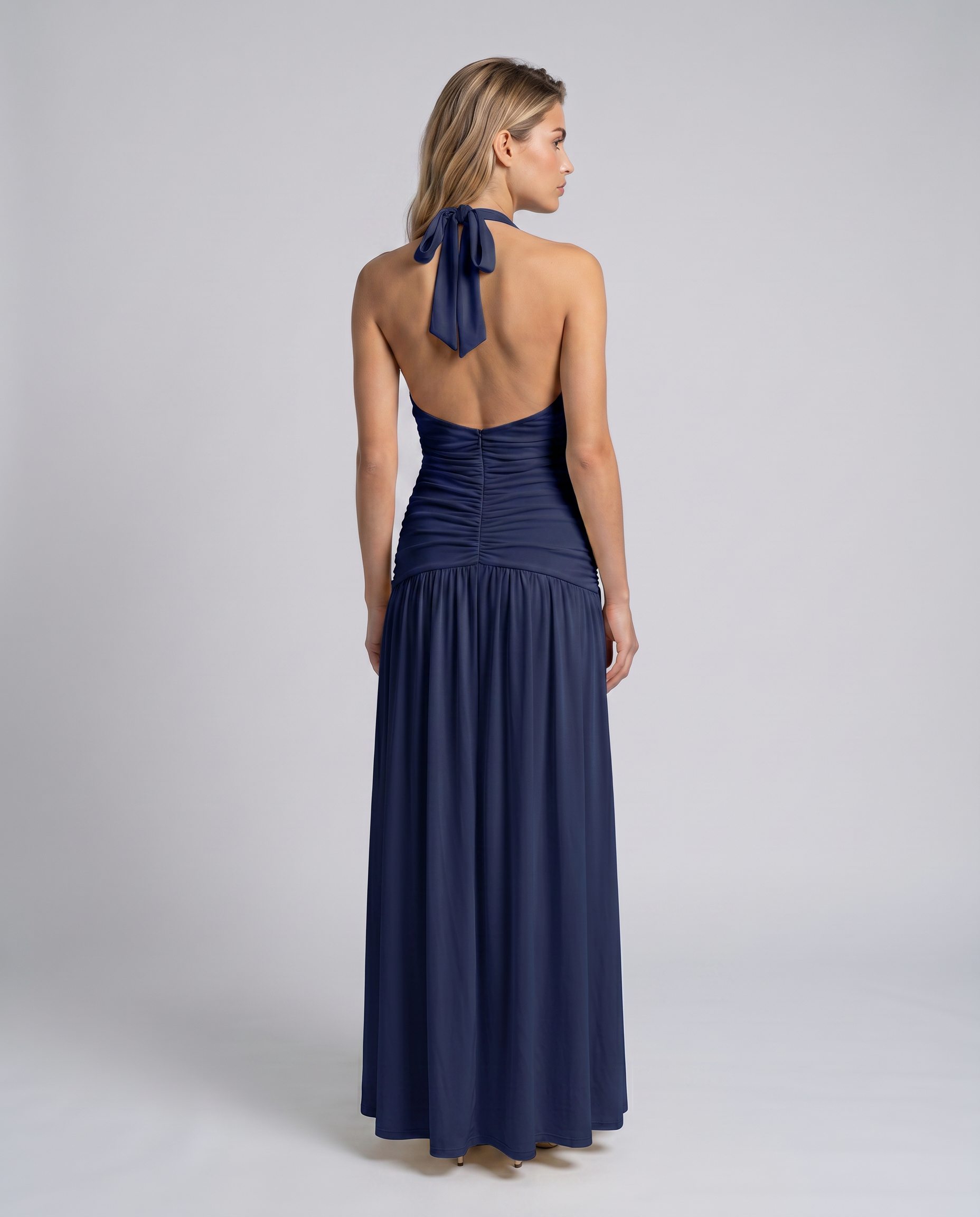 Women's maxi dress with halter neck and ruched corset