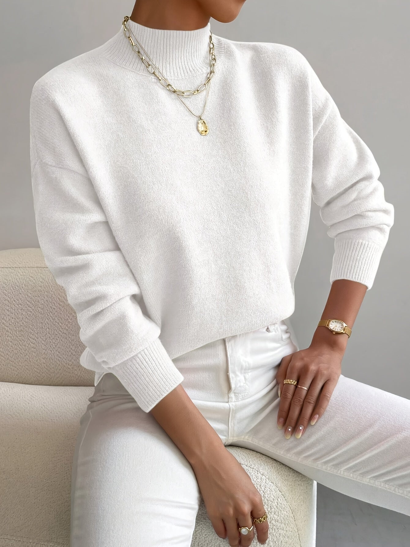 Women's mock-neck sweatshirt with ribbed trim