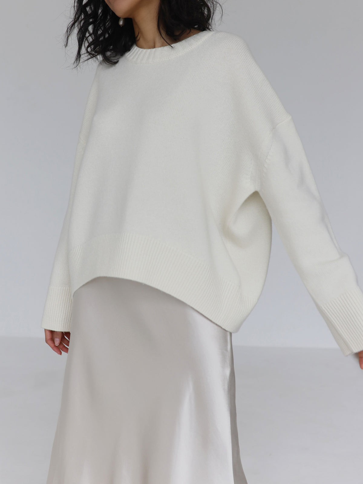 Women's oversized crewneck knit sweater