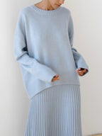 Women's oversized crewneck knit sweater