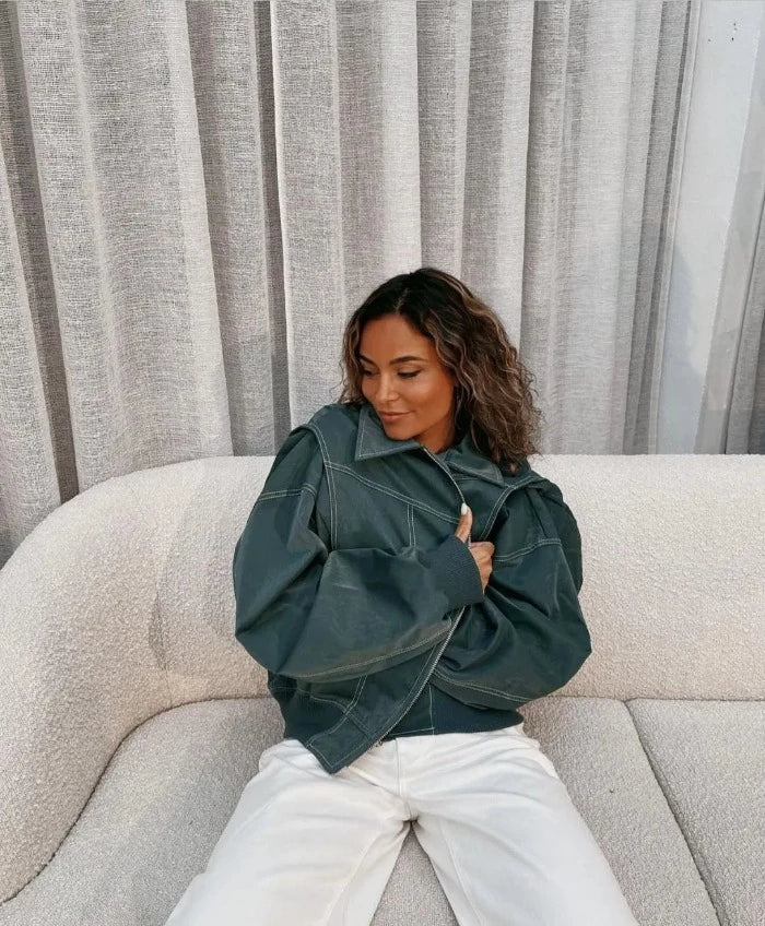 Women's oversized jacket with dropped shoulders and zip fastening