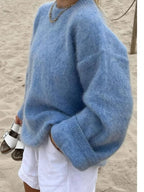 Women's oversized knit sweater with crewneck