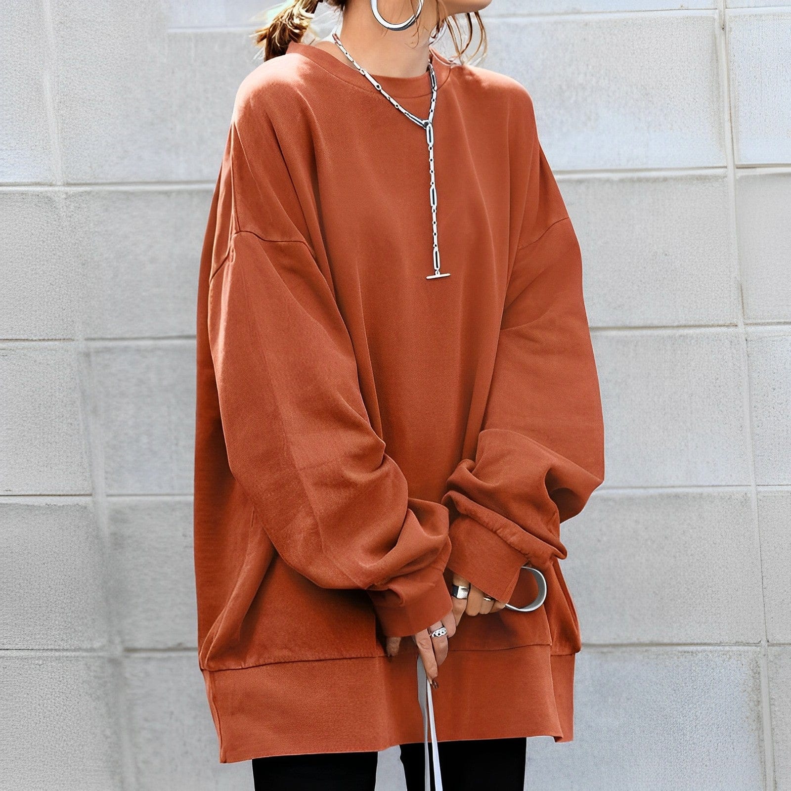 Women's oversized sweater with dropped shoulders and crew neck