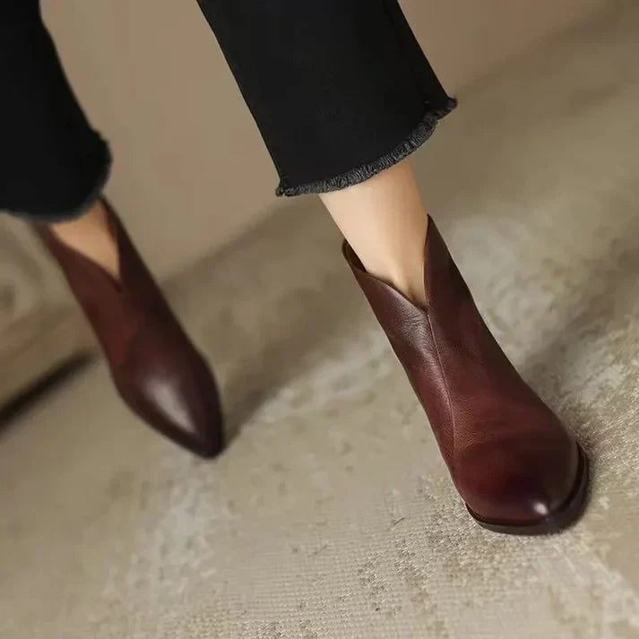 Women's pointed-toe ankle boots
