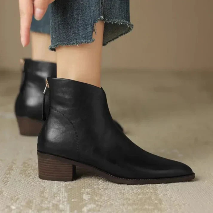 Women's pointed-toe ankle boots