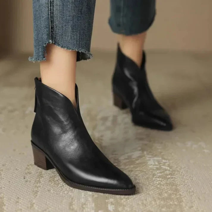 Women's pointed-toe ankle boots