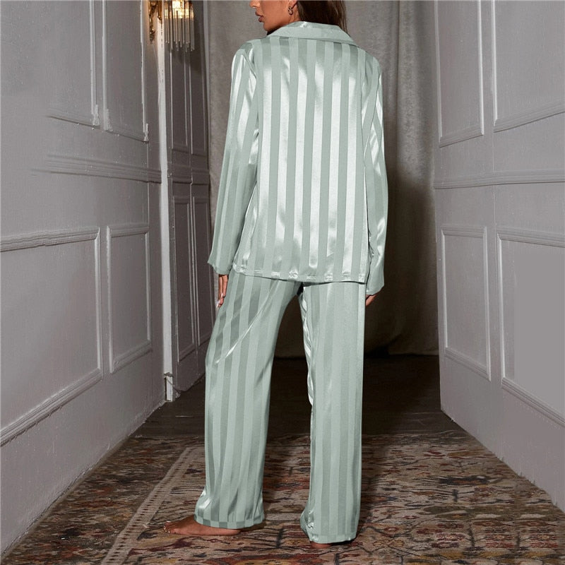 Women's pyjama set with top and trousers