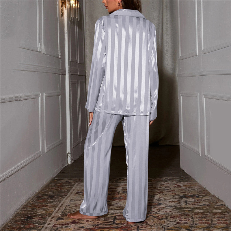 Women's pyjama set with top and trousers