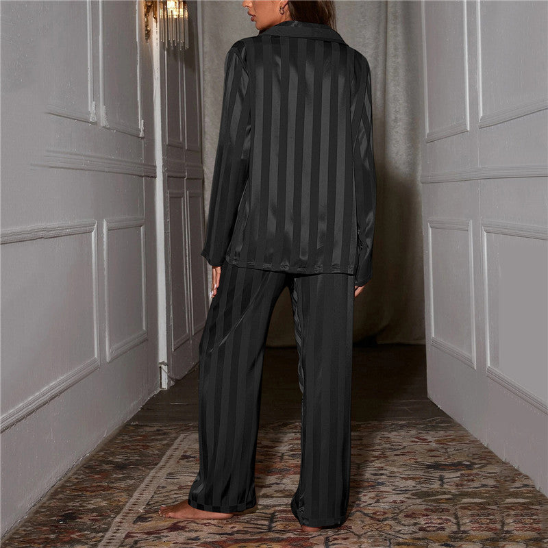 Women's pyjama set with top and trousers