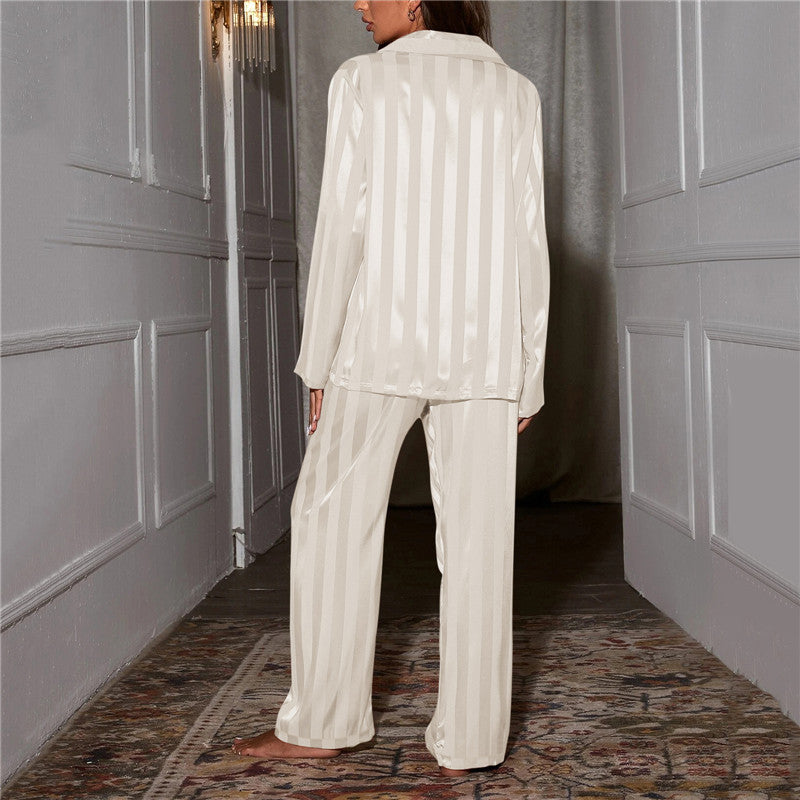 Women's pyjama set with top and trousers
