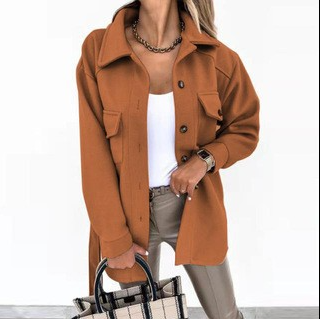 Women's structured jacket with front closure