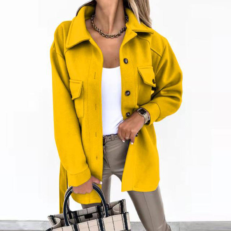 Women's structured jacket with front closure