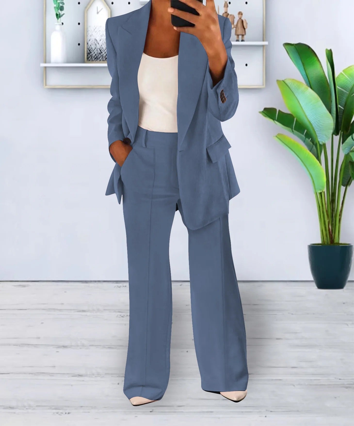 Women's two-piece set with blazer and trousers