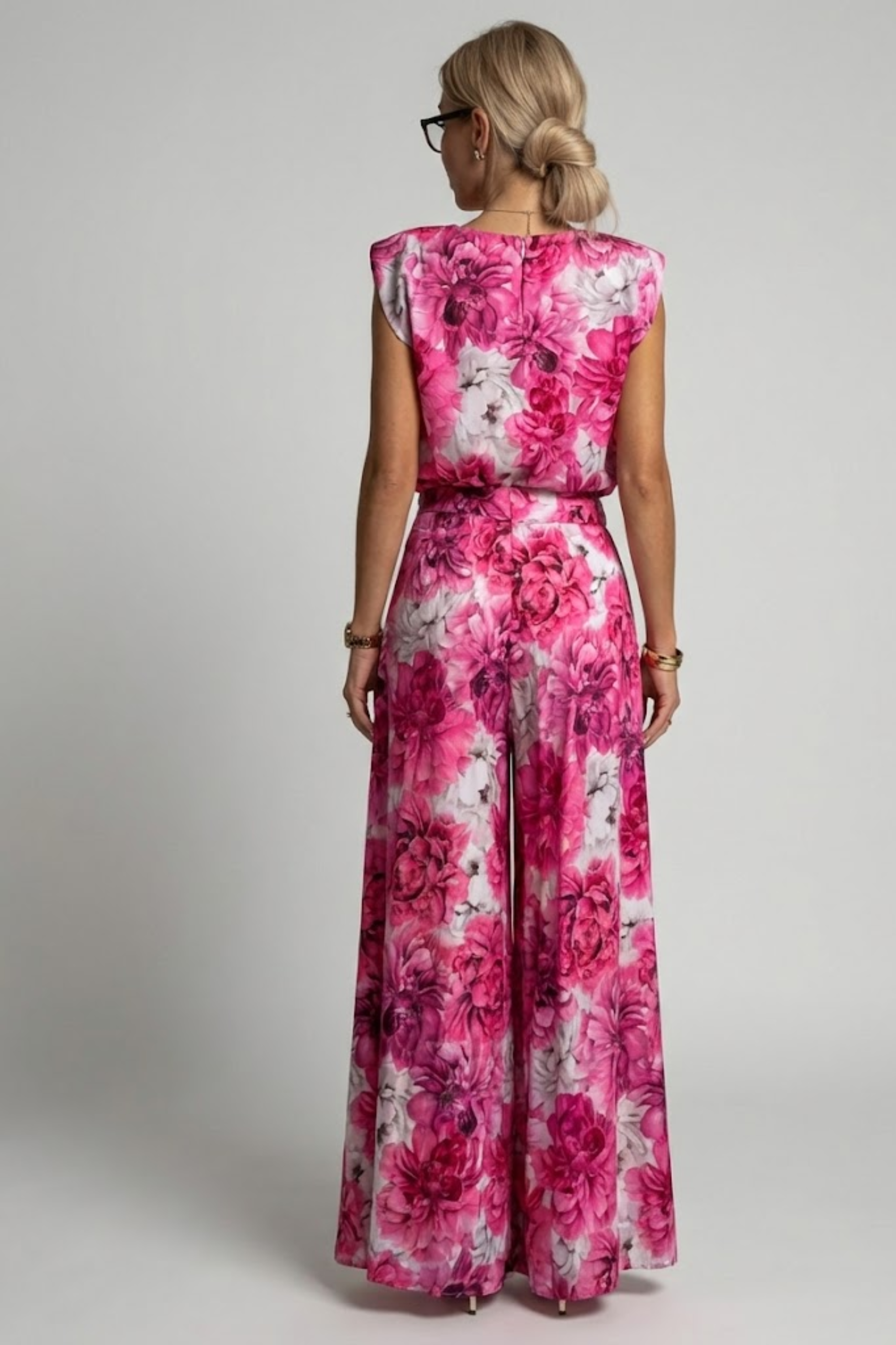 Women's two-piece set with top and wide-leg trousers