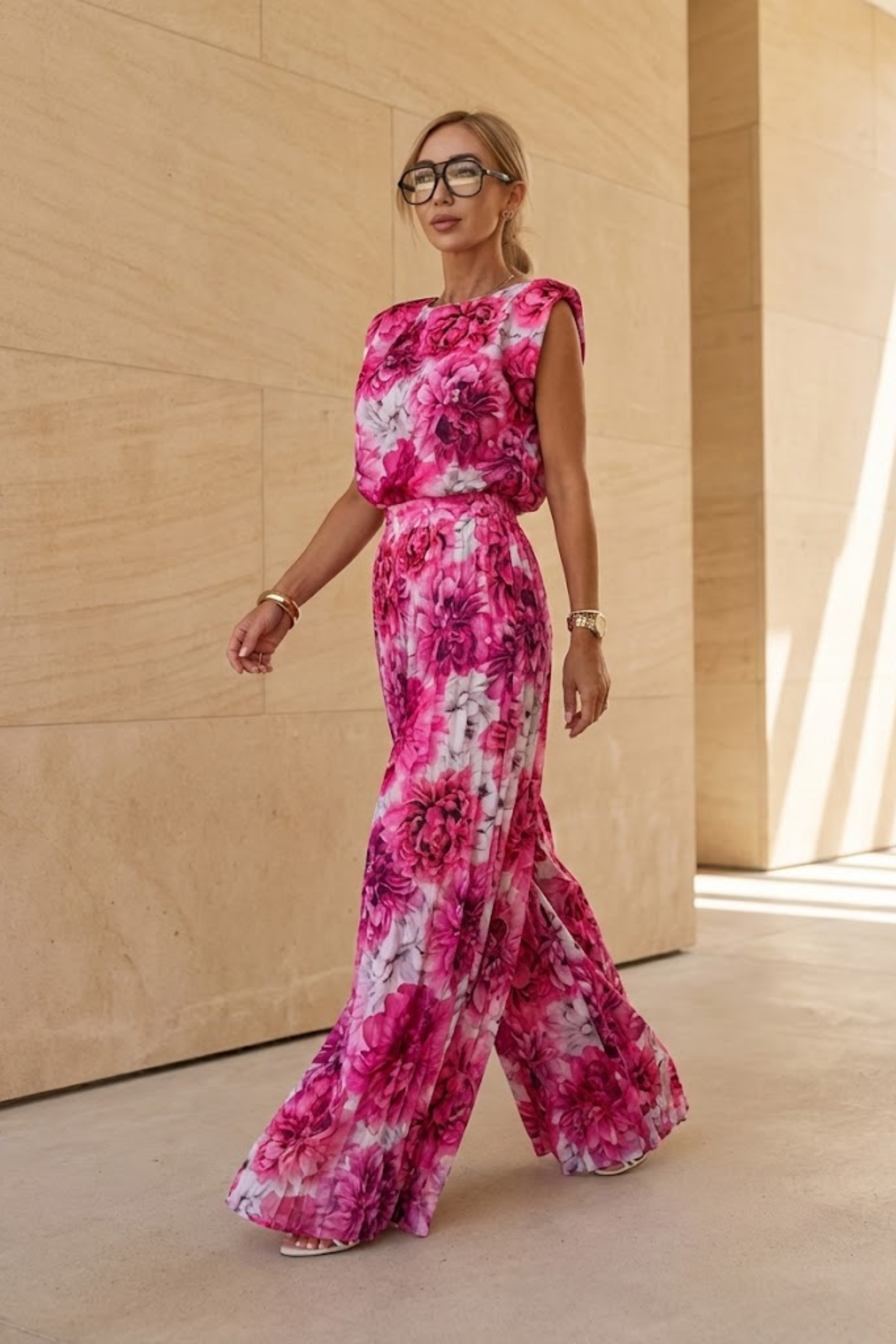 Women's two-piece set with top and wide-leg trousers