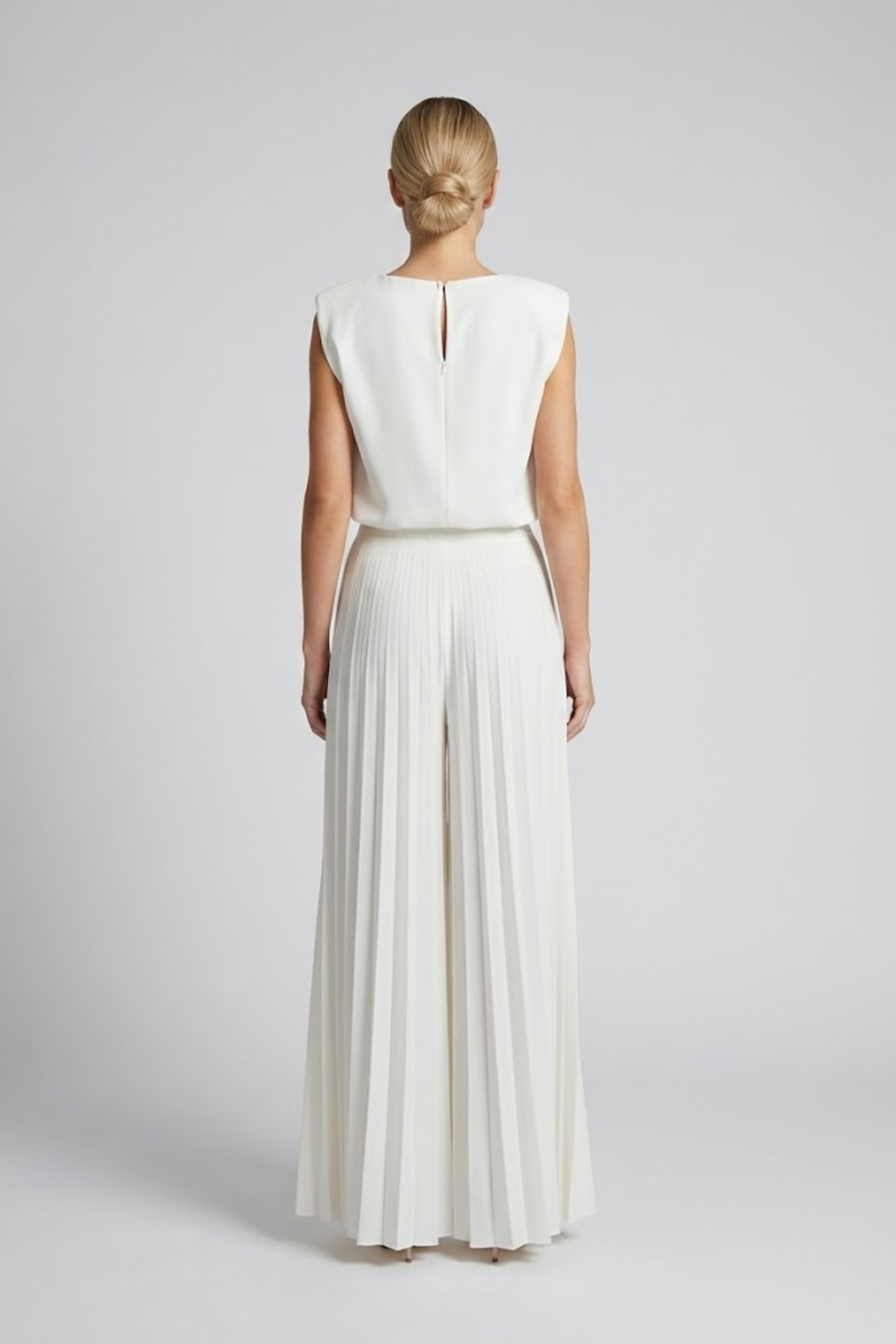 Women's two-piece set with top and wide-leg trousers