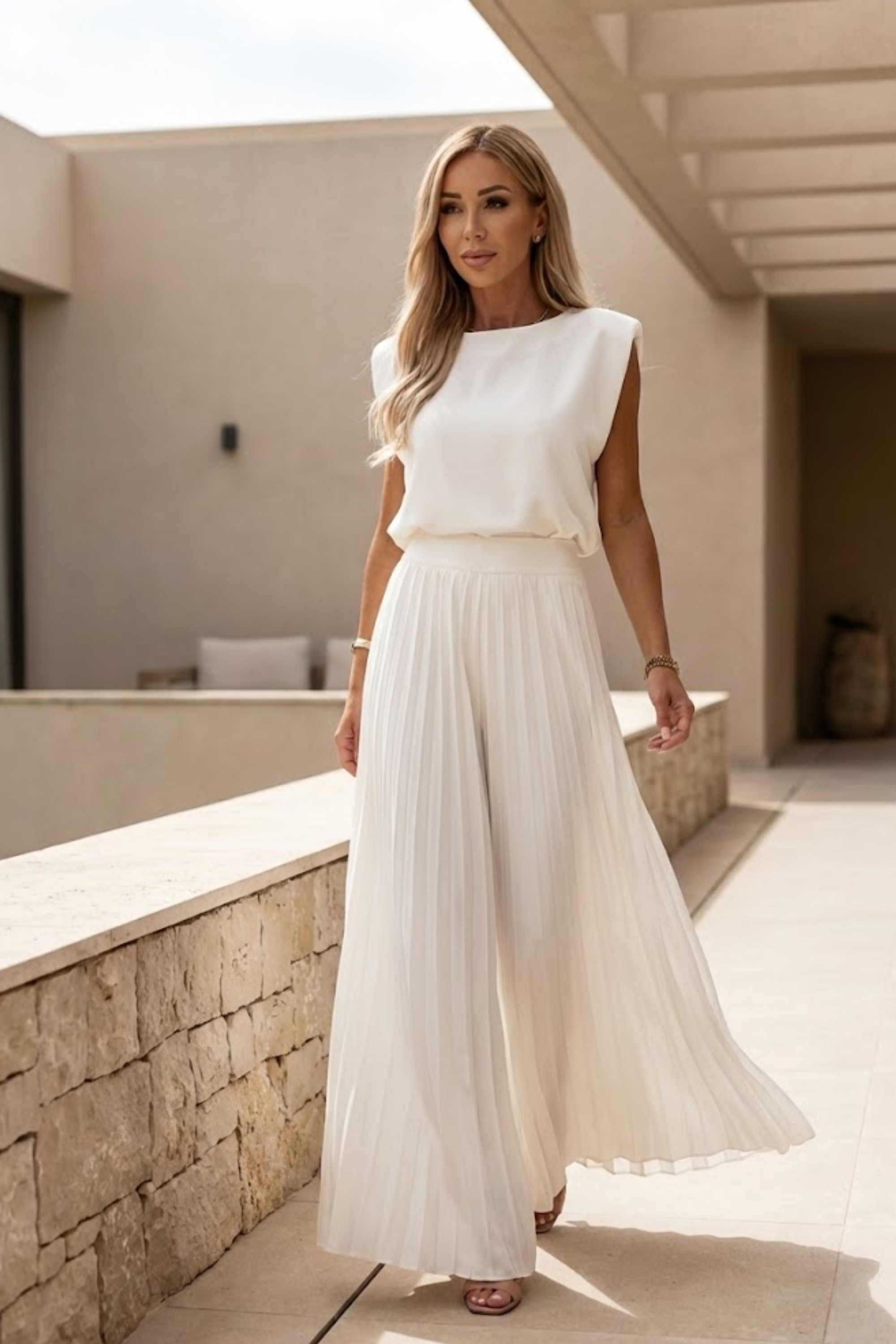 Women's two-piece set with wide-leg trousers and short top