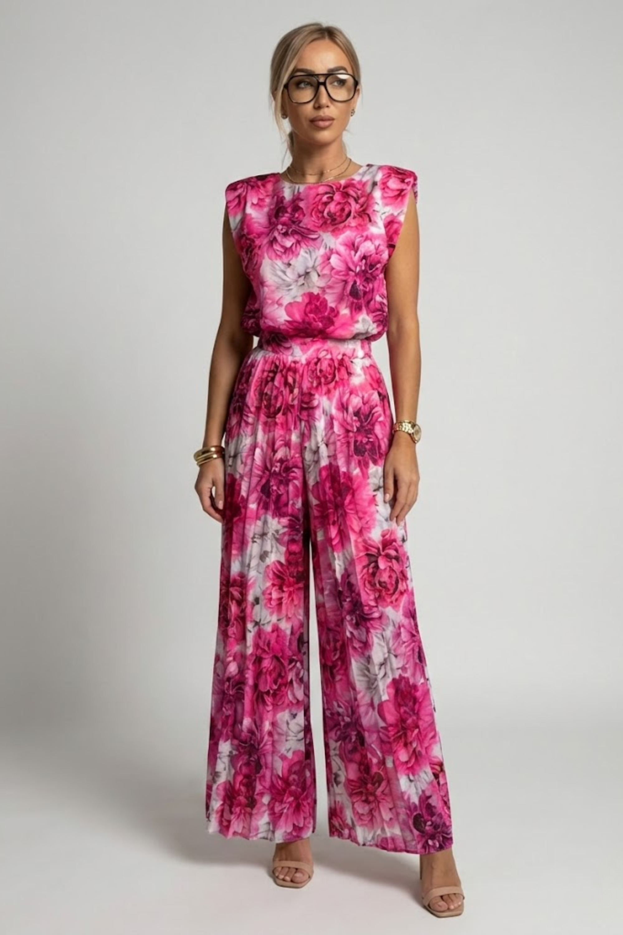 Women's two-piece set with wide-leg trousers and short top
