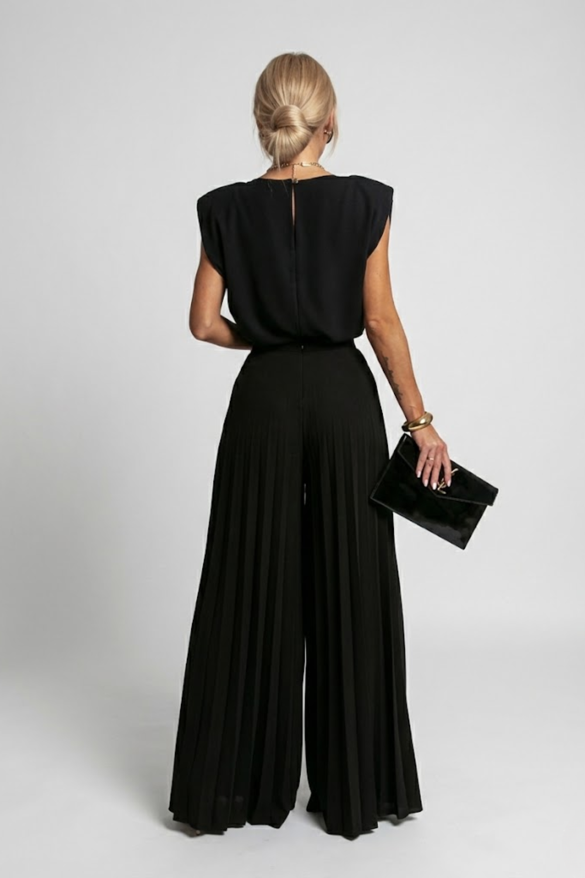 Women's two-piece set with wide-leg trousers and short top