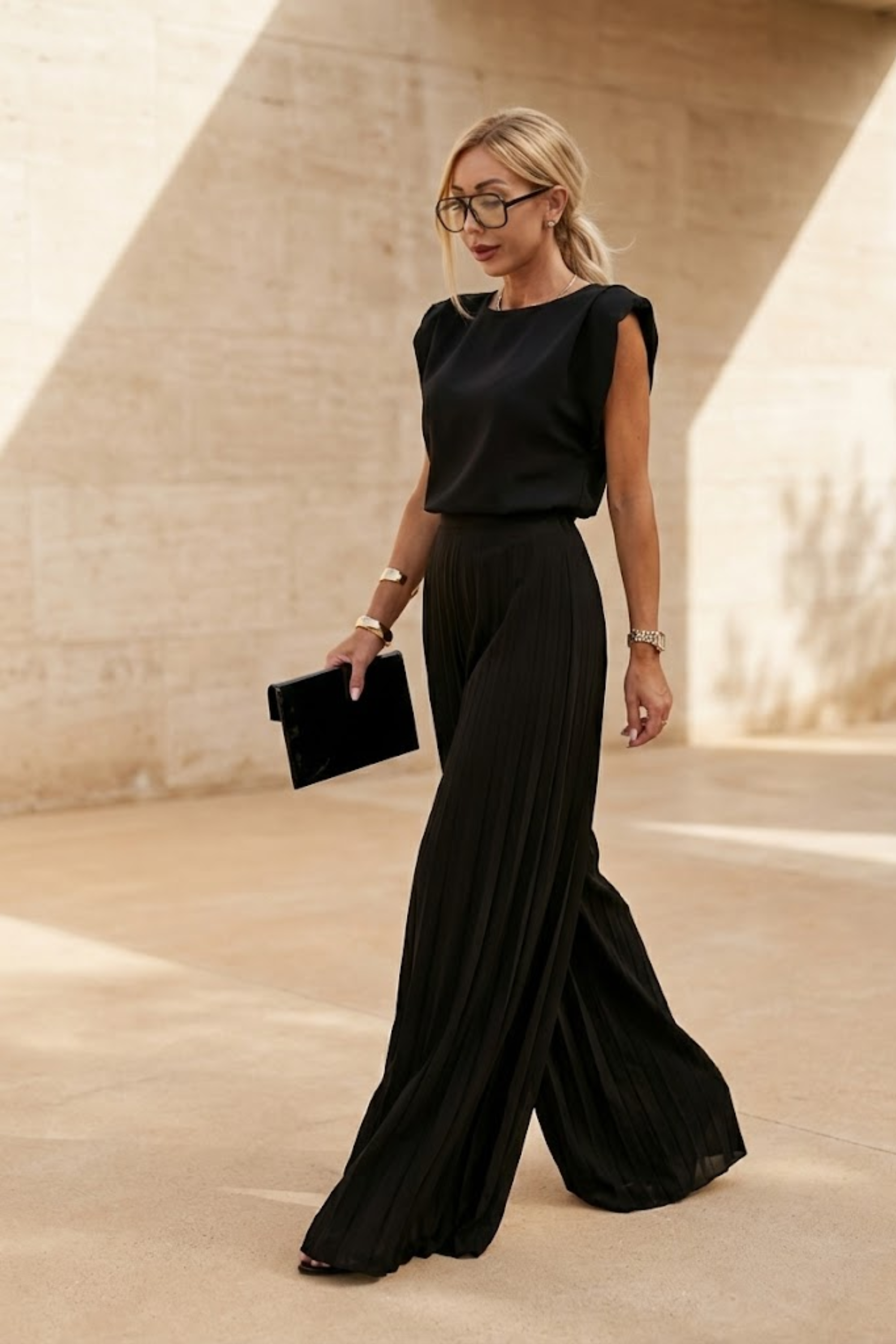 Women's two-piece set with wide-leg trousers and short top