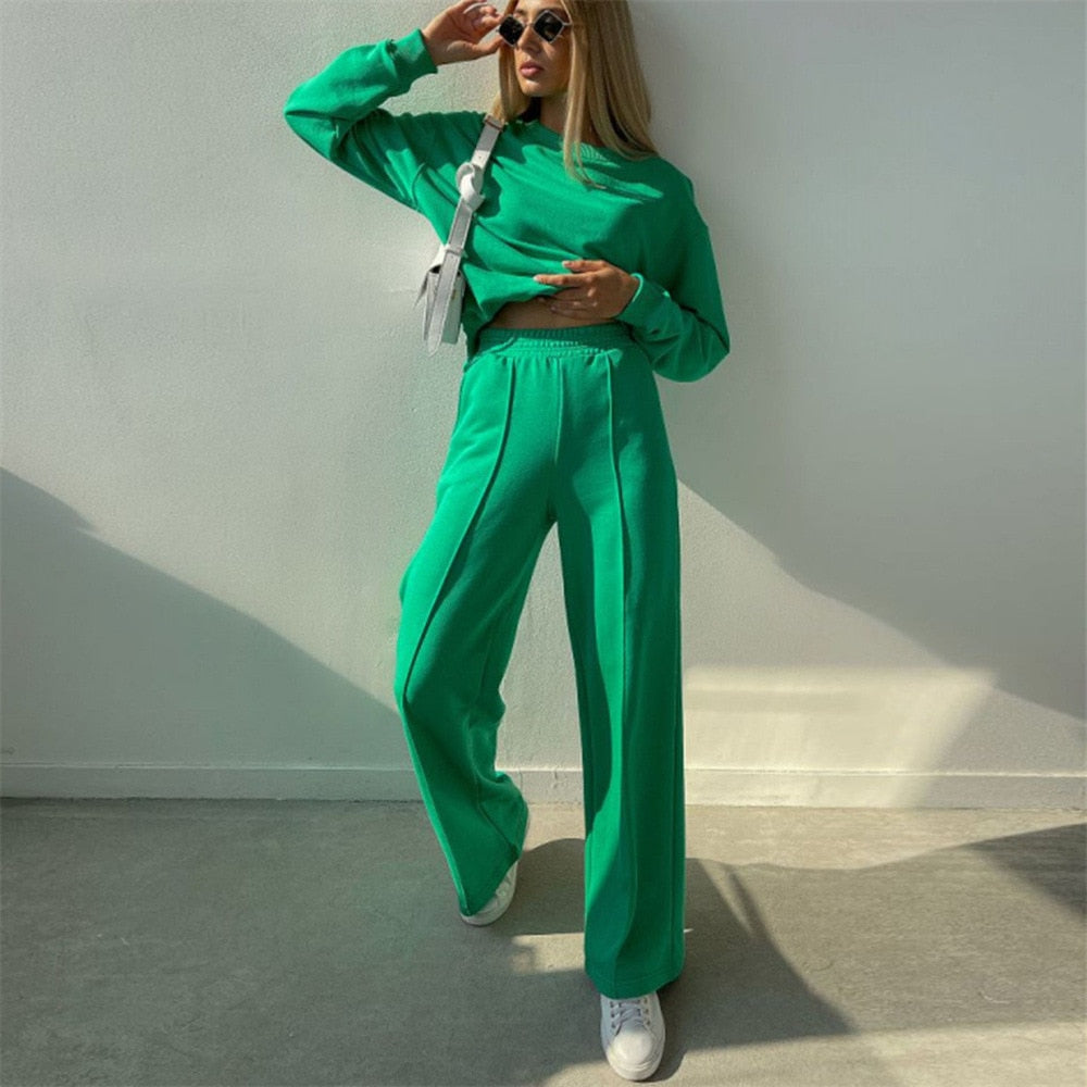 Women's two-piece tracksuit set