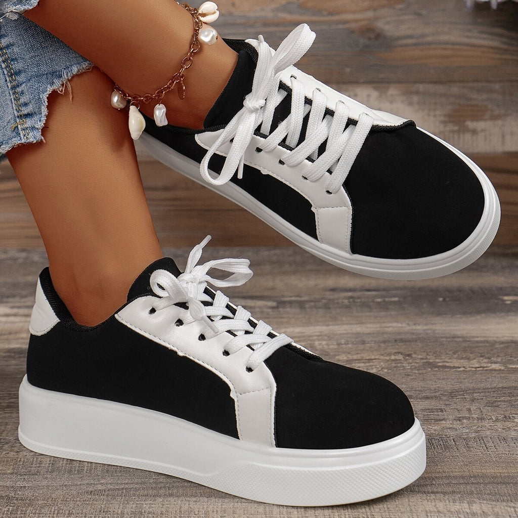 Women's two-tone low-top platform sneakers with lace-up front