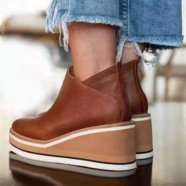 Women's urban slip-on boots with padded insole