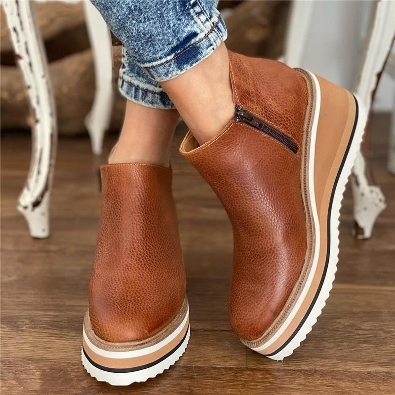 Women's urban slip-on boots with padded insole