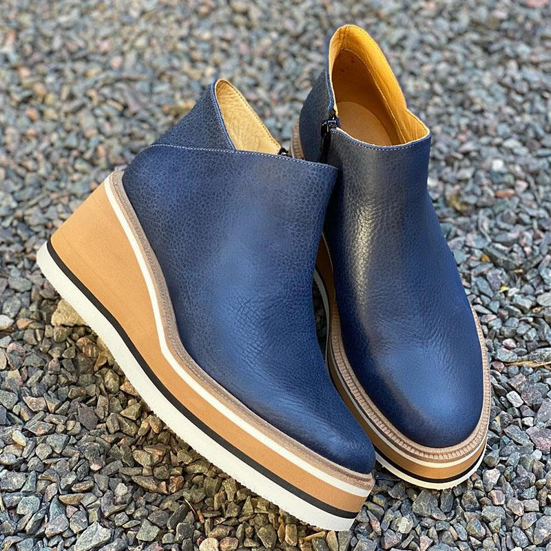 Women's urban slip-on boots with padded insole