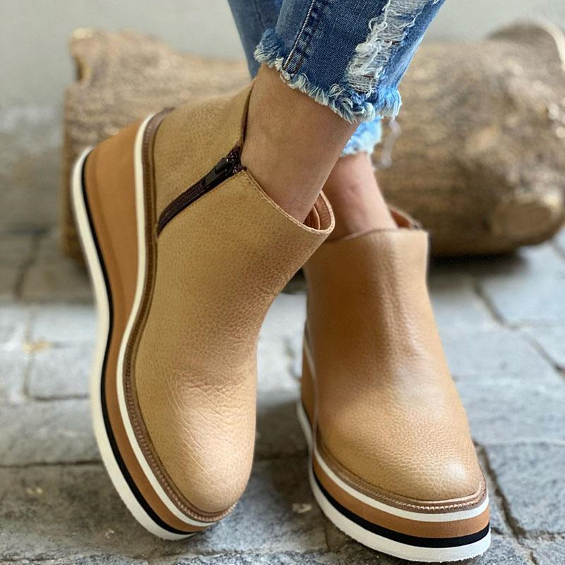 Women's urban slip-on boots with padded insole