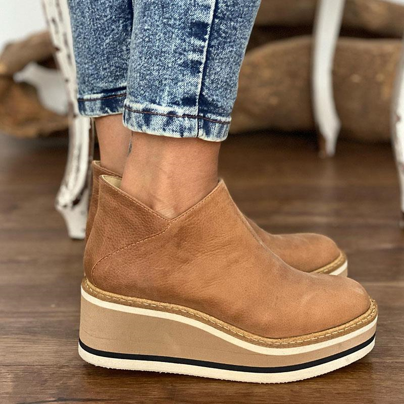 Women's urban slip-on boots with padded insole