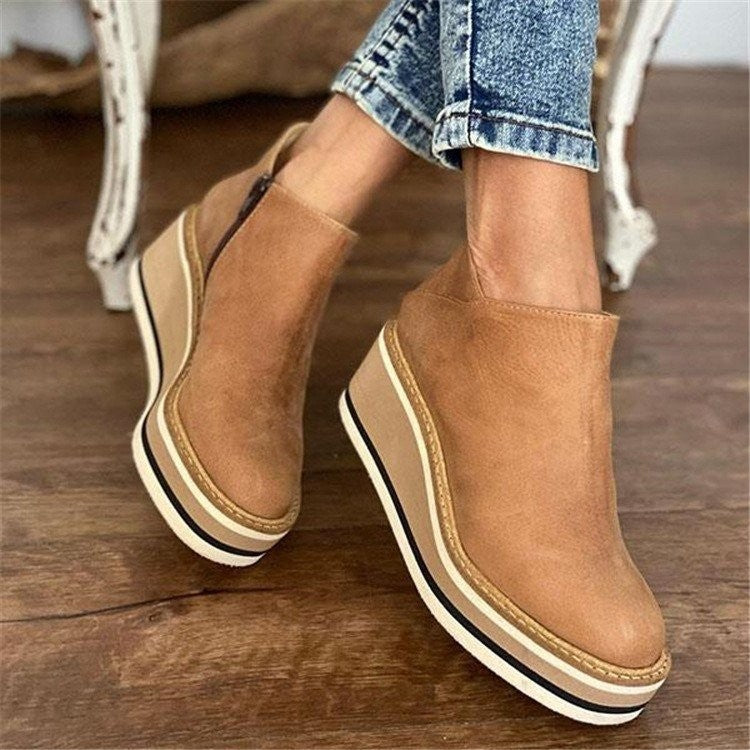 Women's urban slip-on boots with padded insole