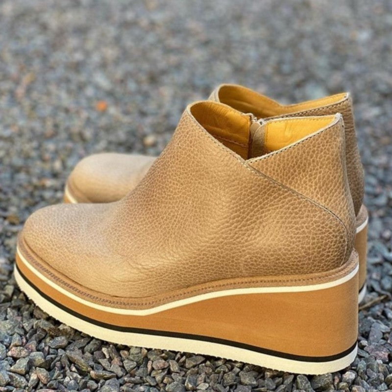 Women's urban slip-on boots with padded insole