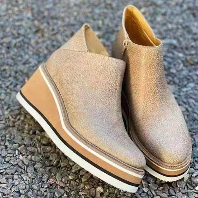 Women's urban slip-on boots with padded insole