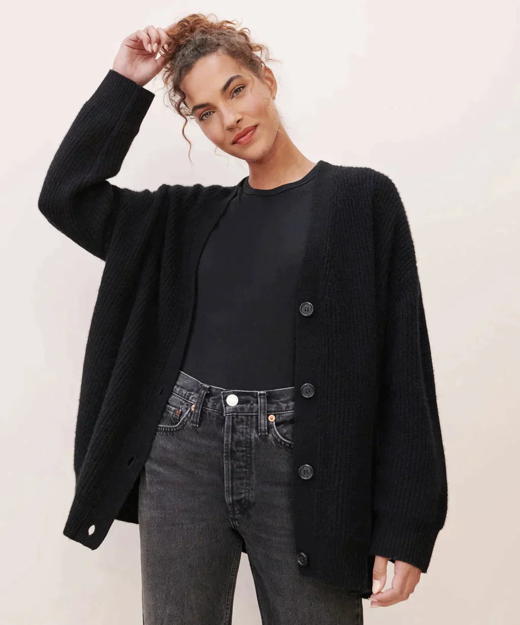 Women's V-neck cardigan with button fastening
