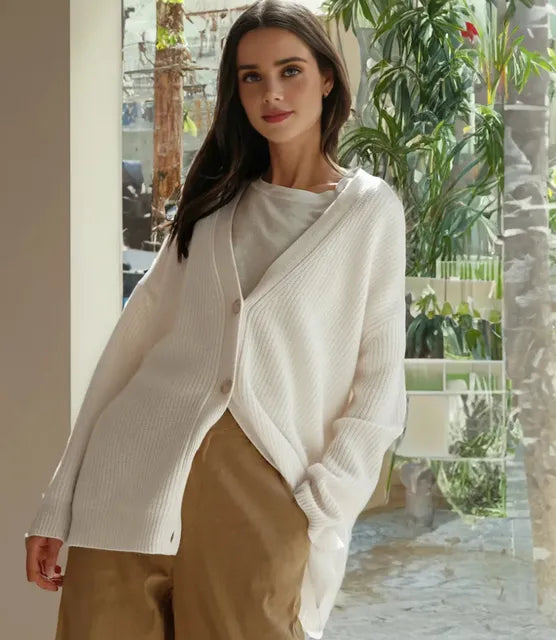 Women's V-neck cardigan with button fastening