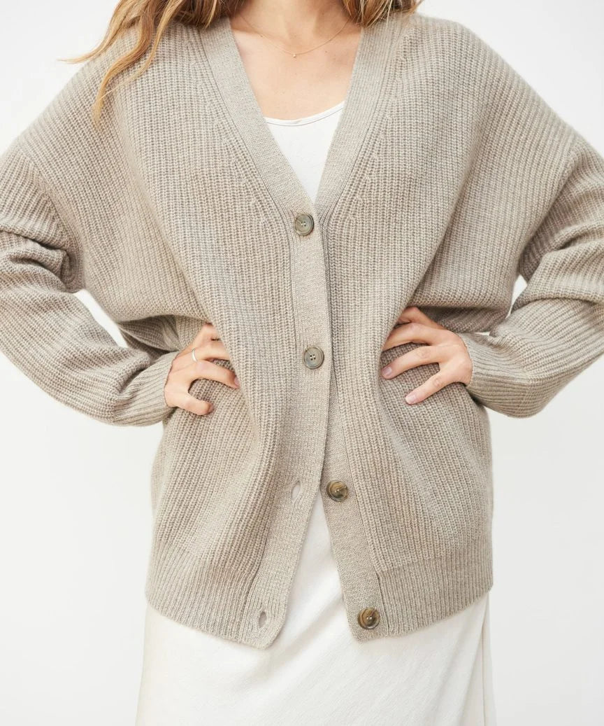 Women's V-neck cardigan with button fastening