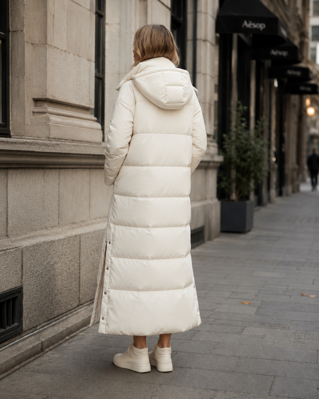 Women's windproof winter jacket with long sleeves
