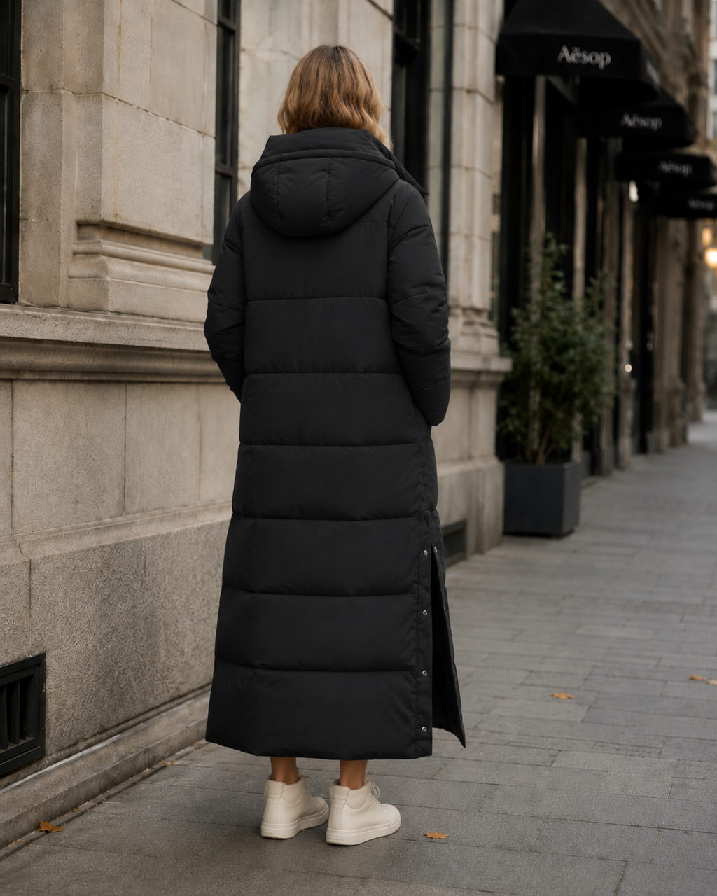 Women's windproof winter jacket with long sleeves